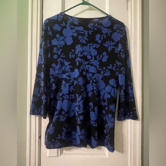 Daisy Fuentes Black & Blue Floral V-Neck Tunic - Picture 2 of 5